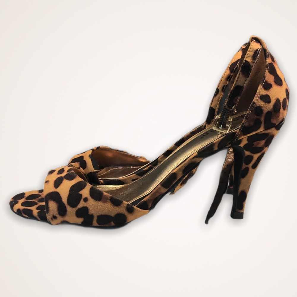 BAMBOO Leopard Print strappy heels